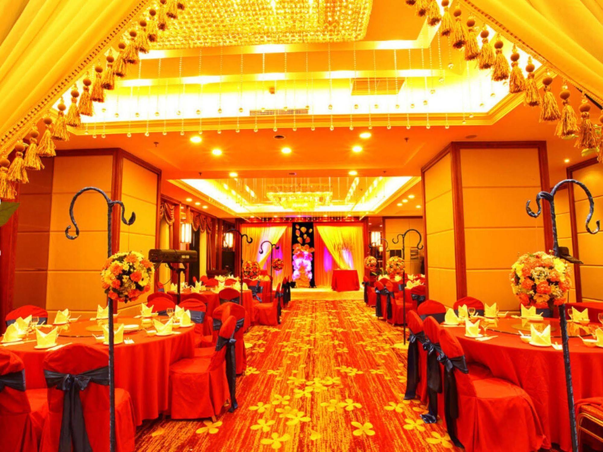 Central Plaza Hotel Dalian Eksteriør bilde