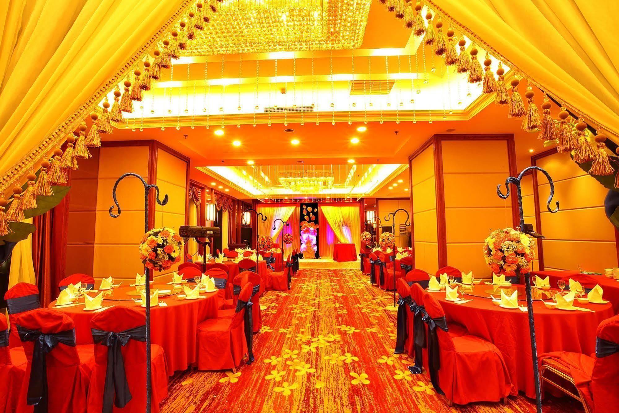 Central Plaza Hotel Dalian Eksteriør bilde